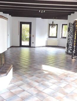 Großzügiges Einfamilienhaus, frei stehend mit Garten und Garage - Buchholz (Westerwald)