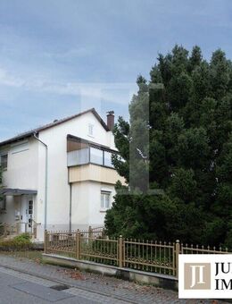 Sanierungsbedürftiges Zweifamilienhaus mit zahlreichen Nebenflächen - Knittlingen