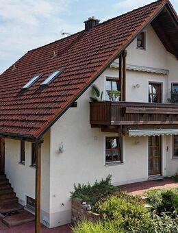 Gepflegtes Einfamilienhaus mit Einliegerwohnung und Keller in Schwandorf-Klardorf - Schwandorf