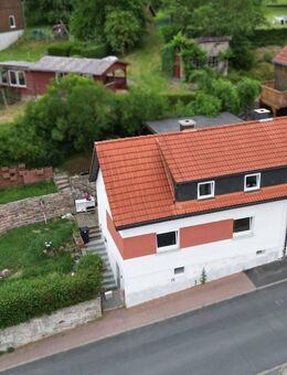Platz für die ganze Familie: Einfamilienhaus direkt in Neuhof mit Garten und Balkon - Neuhof (Hessen)