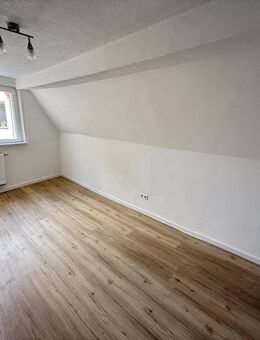 Gemütliche 2-Zimmer Dachgeschosswohnung in Öhringen - Öhringen