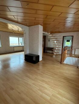 REDUZIERT Geräumiges, preiswertes 5-Raum-Einfamilienhaus in Stein-Bockenheim - Stein-Bockenheim