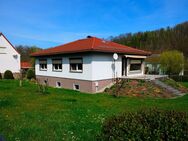 Stopp: Einfamilienhaus im bungalowähnlichen Stil mit voll ausgebautem Untergeschoss in Ebersbach (bei Döbeln) - Döbeln