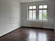 *3 Raum Dachgeschoss mit dunklem Laminat in Lindenau* - Leipzig