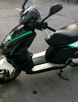 Piaggio NRG Roller mit 50ger und 25ger Papiere - Essen