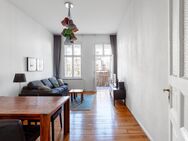 Mitten im Simon-Dach-Kiez: Helle, großzügige Altbauwohnung mit Balkon - Berlin