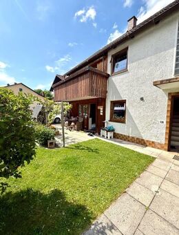 Modernes Wohnensemble: 3-Zi.-Terrassenwohnung mit Extra-DG und Garage - Waldkraiburg