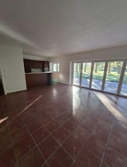 Einfamilienhaus mit großzügigem Grundstück, Garage und Nebengebäude - neuwertig und energieeffizient! - Kluse