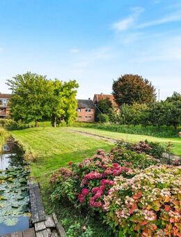 Reetdach-Juwel auf dem Deich mit direktem Wasserzugang - Steinkirchen (Niedersachsen)