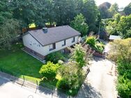 Wohnhaus mit großem Grundstück und Tiefgarage in ruhiger Lage - Dellstedt