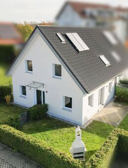 Doppelhaushälfte in Wildenheid! Baujahr 2012! + Garten + Garage + Stellplatz! TOP Energiewert! - Neustadt (Coburg)