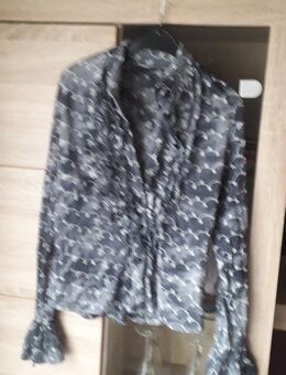 Damen-Bluse grau-weiss mit Rüschen Melrose Gr. 38 - Euskirchen