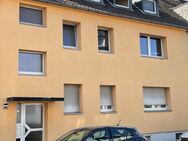 Attraktives Mehrfamilienhaus mit drei Wohneinheiten und Garagen - Köln