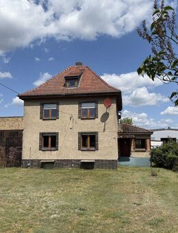 EFH mit Einliegerwohnung, auf großem Grundstück mit Nebengelass und großer Garage - Löwenberger Land