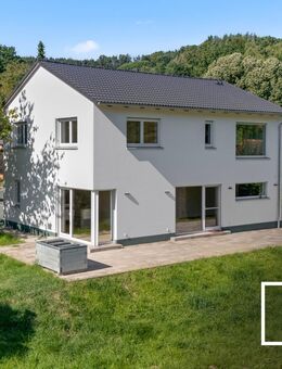 Neubau am Fluss: Energieautarkes Traumhaus mit Scheune & Luxusausstattung in idyllischer Lage - Trebgast