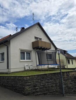 Einfamilienhaus mit ausgebautem Nebengebäude - Schallbach