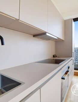 Helle 3 Zimmer Dachgeschosswohnung mit ca. 88m², EBK, Fußbodenheizung und Balkon in Berlin-Mitte - Berlin