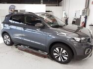 VW T-Cross, 1.0 TSI Life, Jahr 2023 - Kiel