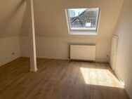 Helle, frisch sanierte Dachgeschosswohnung - Brake (Unterweser)