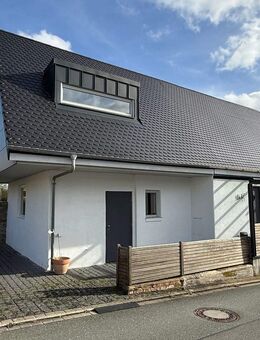 Charmantes Landhaus, komplett saniert, bezugsfertig, 155 m² Wohnfl., 290m² Grund, nur 6 km von Burgebrach entfernt - Burgebrach