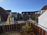 Freie 3-Zi.-DG-Whg. mit Einbauküche, ca. 6 m² Westbalkon in den Innenhof u. 2 Bädern in Niedertraubling - Obertraubling