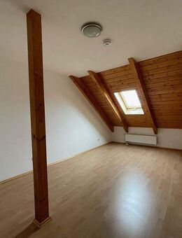 2,5 Zi. DG Maisonette Wohnung mit Fahrstuhl, Balkon und Stellplatz im Wilhelminischen Hof - Zerbst (Anhalt)