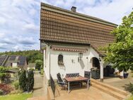 Historisches Anwesen in Traumlage: Charmantes Einfamilienhaus mit Gästehaus und Panoramablick - Bergisch Gladbach