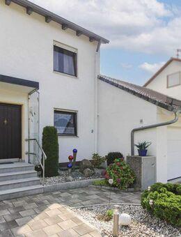 Ihr neues Zuhause: Tolle Doppelhaushälfte mit Garten, Pool, Doppelgarage - Dasing