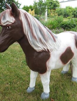 Pony braun - weiss Dekofigur Garten - Hergisdorf