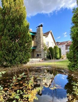 Einfamilienhaus mit Charakter und Bauplatz-Reserve in guter Lage - Schwandorf