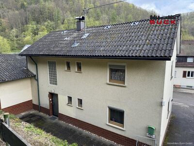 Einfamilienhaus mit großer Halle und zusätzlichem Grundstück zum Kauf! Hier lässt sich wohnen und arbeiten kombinieren...