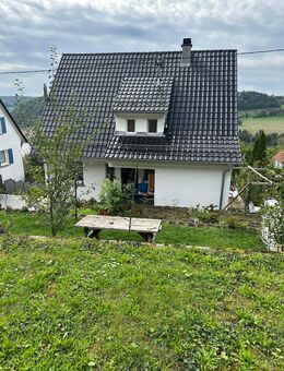 Großzügiges Zweifamilienhaus mit Einliegerwohnung in Nagold: Moderne Wohnqualität in idyllischer und familienfreundlicher Umgebung - Nagold