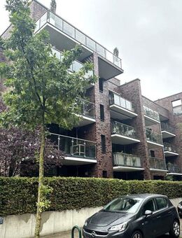 Stadtwerder: Komfortable und moderne 3 Zi. Wohnung m. Balkon, Parkett, 2 TG Stellpl. teilmöbliert - Bremen