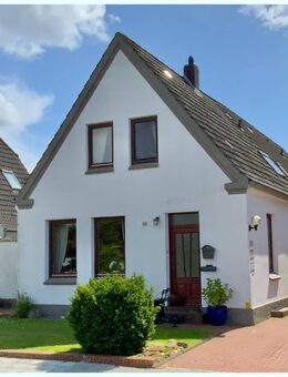 Attraktive Lage: Solides Wohnhaus m 2 Wohnungen und Südgarten wenige Minuten ins Zentrum BEZUGSFREI - Husum (Schleswig-Holstein)