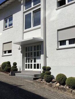 Großzügiges Zweifamilienhaus mit Potenzial zur Dreifamiliennutzung - Bischweier
