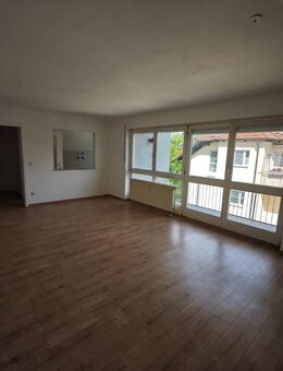 // leerstehende 3- Zimmer ETW mit Balkon und TG-Stellplatz // - Leipzig