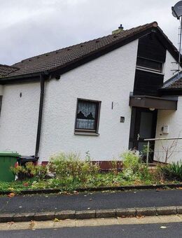 Sonnige Aussichtslage mit Weitblick - Reiheneckhaus mit Galerie, Studio und großem Garten in Happurg - Happurg