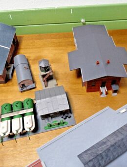 Gebäude-Set, 10-teilig = Industriegebäude + Autotankstelle, etc. - von Faller und Vollmer - H0 (1:87) - Hannover