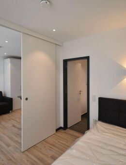 2 Zimmer Wohnung - komplett möbliert, Balkon, zentrale Lage - ab 1.10 - SONDERPREIS - Offenbach (Main)
