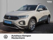 VW T-Roc, 1.5 TSI Life 17, Jahr 2023 - Meckenheim