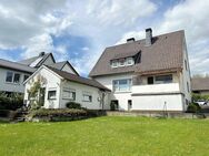 Viel Platz und Möglichkeiten in guter Lage von Warstein! Zweifamilienhaus mit Einliegerwohnung, Keller und Garage! - Warstein