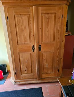 Handgefertigter Kleiderschrank aus Österreich - Moers