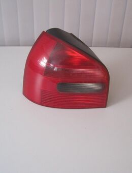Audi A3 8L Rückleuchte / Rücklicht links gebraucht 8L0945095A - Schotten Zentrum