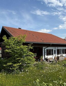 Liebhaberstück: Besonderes Einfamilienhaus mit Einliegerwohnung in Randlage mit Säntisblick - Argenbühl
