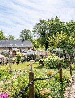 Kapitalanlage mit Eigennutzung: Historisches Mehrfamilienhaus mit 4 Wohneinheiten in guter Lage von Friedrichsort - Kiel