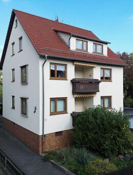 3-Familienhaus mit Balkonen auf großem Grundstück mit Garagen in Niestetal-Sandershausen - Niestetal