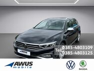 VW Passat Variant, 2.0 TDI Alltrack, Jahr 2022 - Schwerin