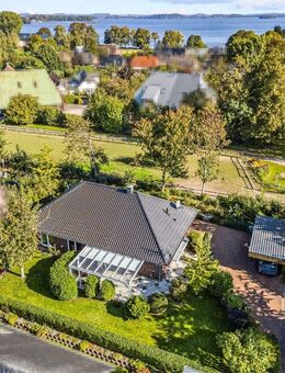 Urlaubsflair: Moderner, heller Bungalow (Energiesparhaus) fußläufig zum Großen Plöner See - Kamin - Dersau