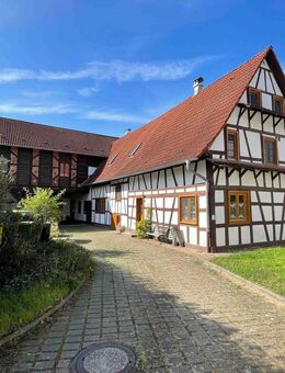 Ihr Wohntraum! Wunderschönes, großes Zweifamilienwohnhaus im Fachwerkstil mit sehr großem Garten - Willstätt