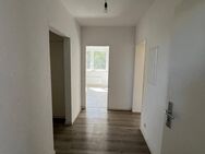 **Helle 4-Zimmer Wohnung mit Balkon und tollem Ausblick** - Velbert
